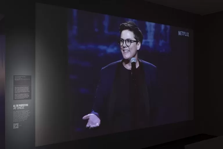 Weird art moment of 2023: Installation view of Hannah Gadsby's Netflix performance featured in 'It’s Pablo-matic: Picasso According To Hannah Gadsby' at the Brooklyn Museum