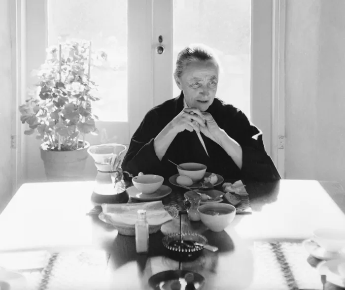 Photograph of artist Georgia O'Keeffee eating breakfast, taken by Tony Vaccaro in 1960