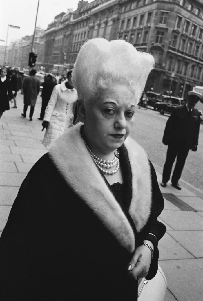 Joel Meyerowitz photograph of a woman in the streets of London, 1966