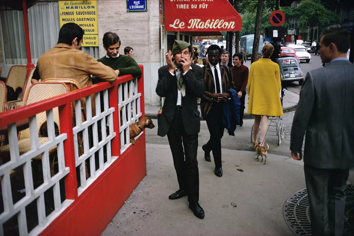 Joel Meyerowitz photograph of the streets of Paris