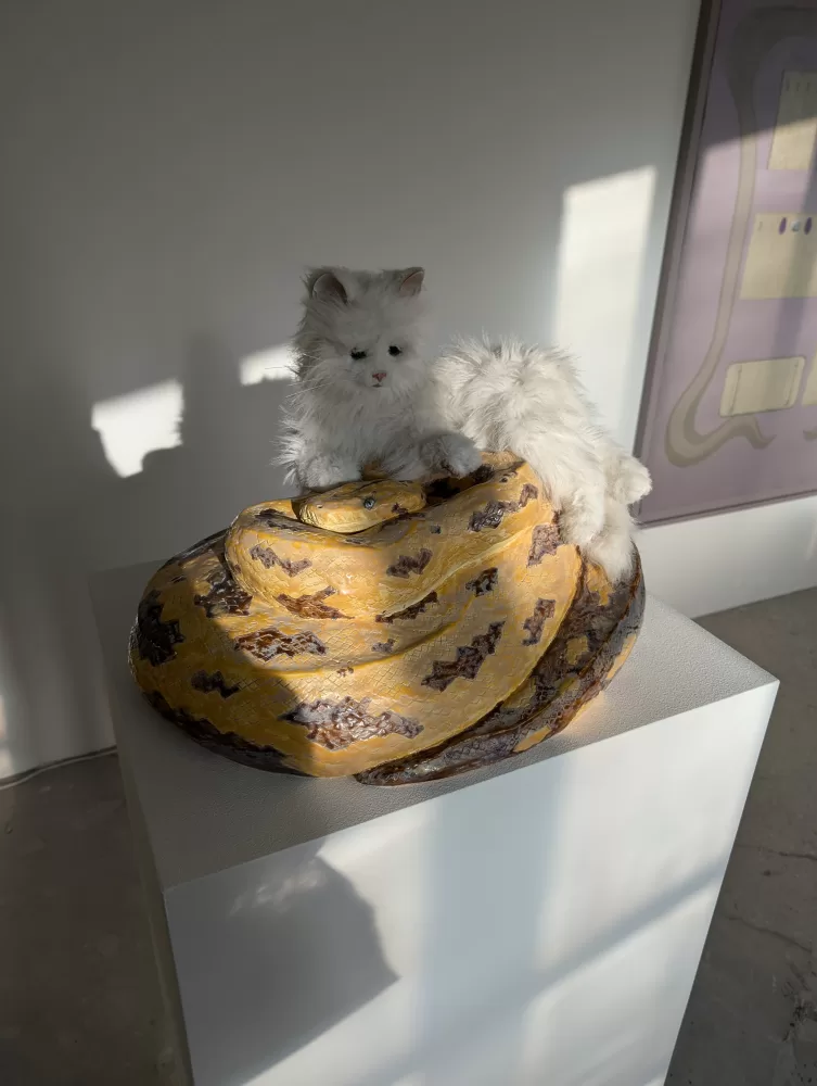 Gerrit Frohne-Brinkmann cat and snake sculpture for Galerie Noah Klink at Art Basel Paris