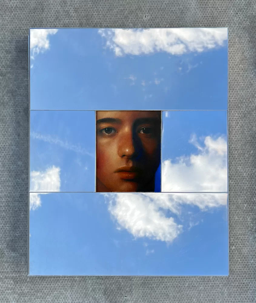 Ki Yoong's portrait painting of a man's face framed by a mirror of polished steel that is reflecting the sky above